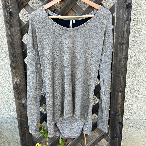 Calvin Klein VGUC long sleeved top silver like colour with gold splatter look - Picture 1 of 15